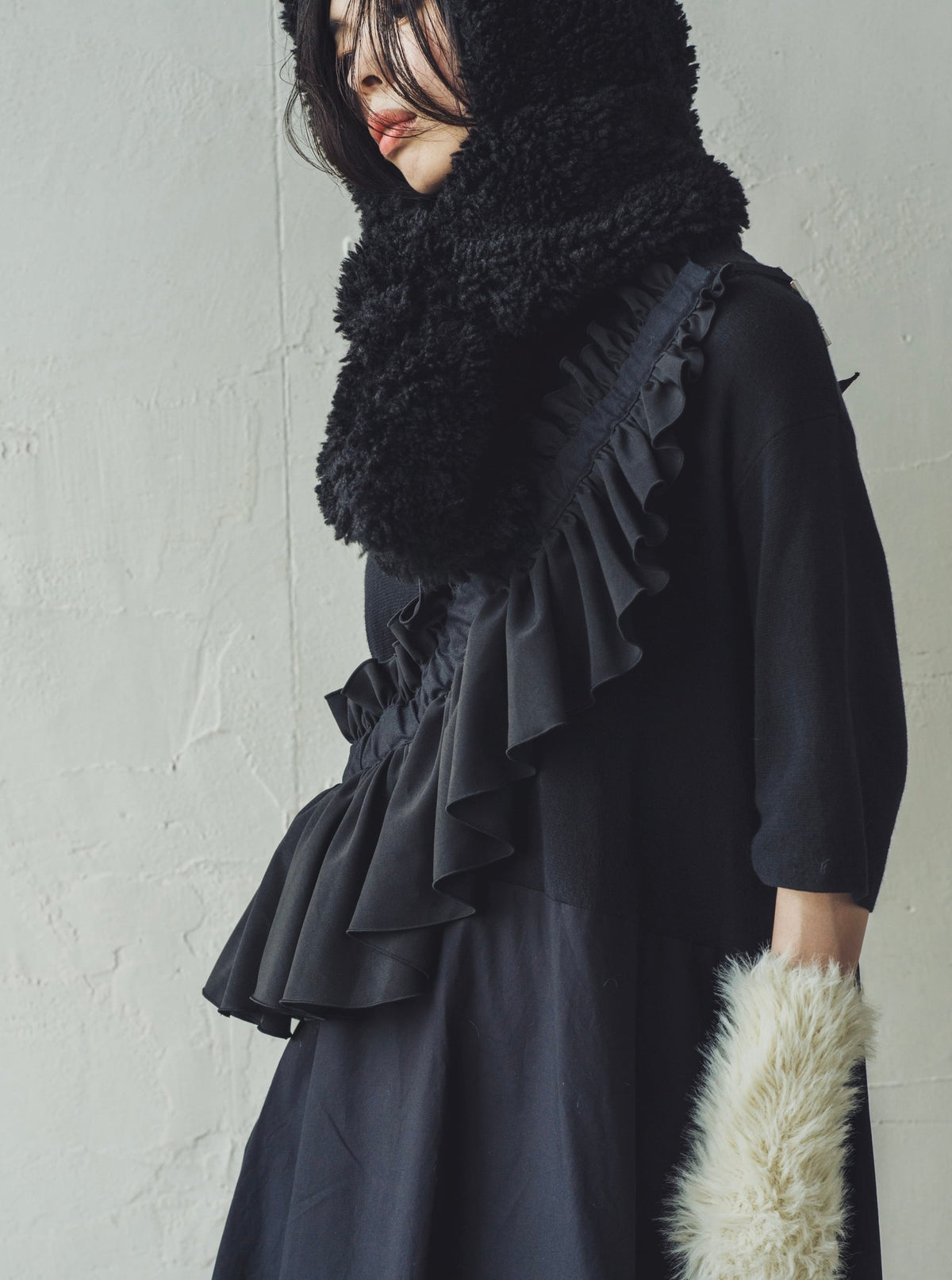 DŌRA | Versatile Ruffled Bag - BLACK