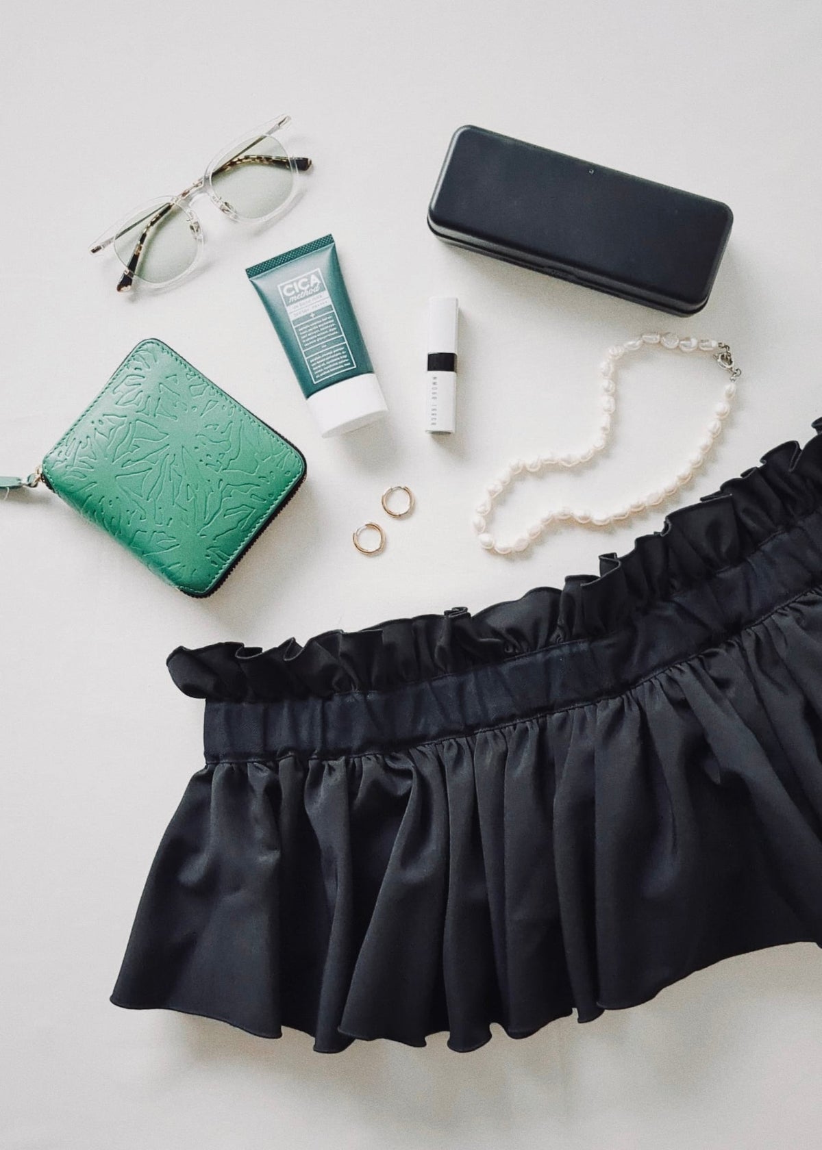 DŌRA | Versatile Ruffled Bag - BLACK