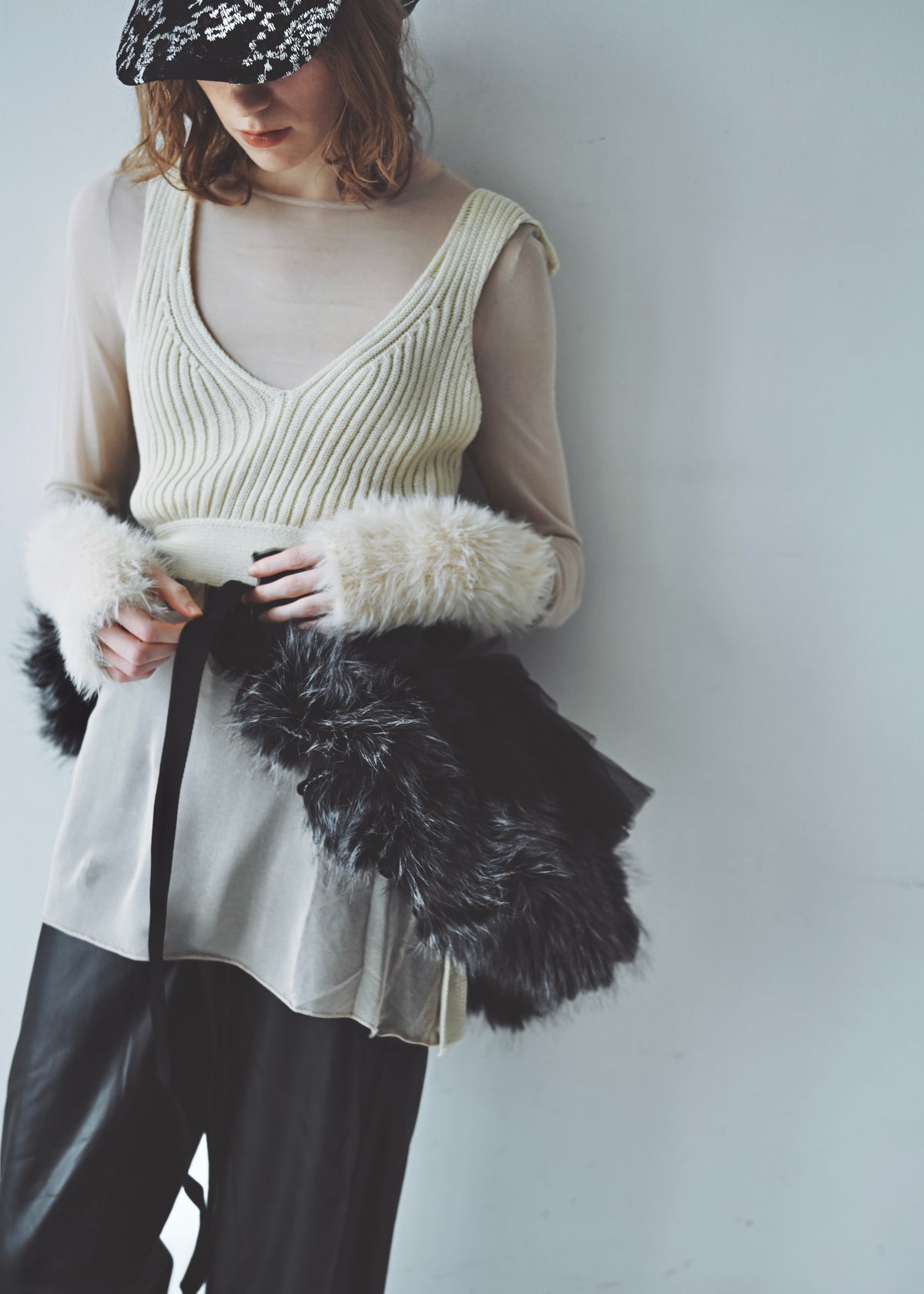 DŌRA VORAN | Fur-Ruffled Hidden Bag - NOIR FOX