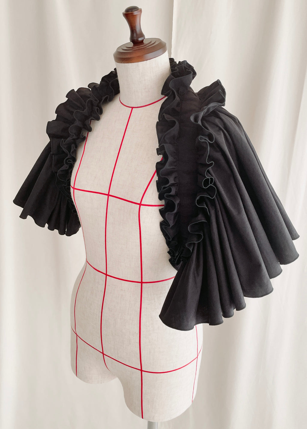 DŌRA NŌVA | Ruffled Hidden Bag - BLACK