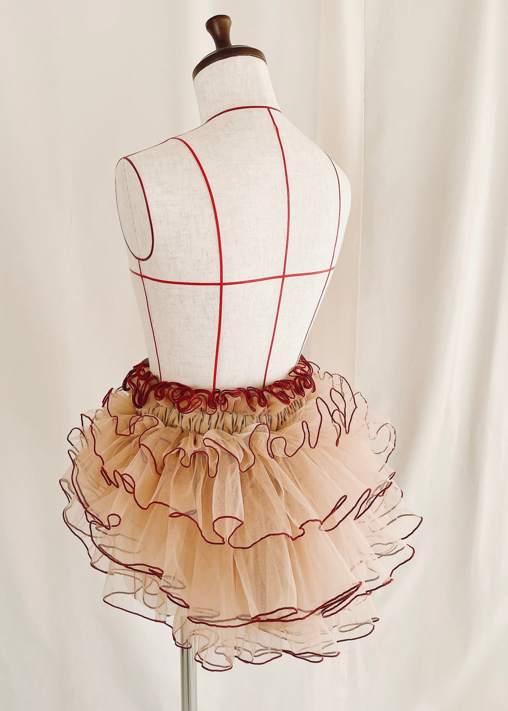 DŌRA TIÉRE | Ruffled Hidden Bag - FIG SANGRIA