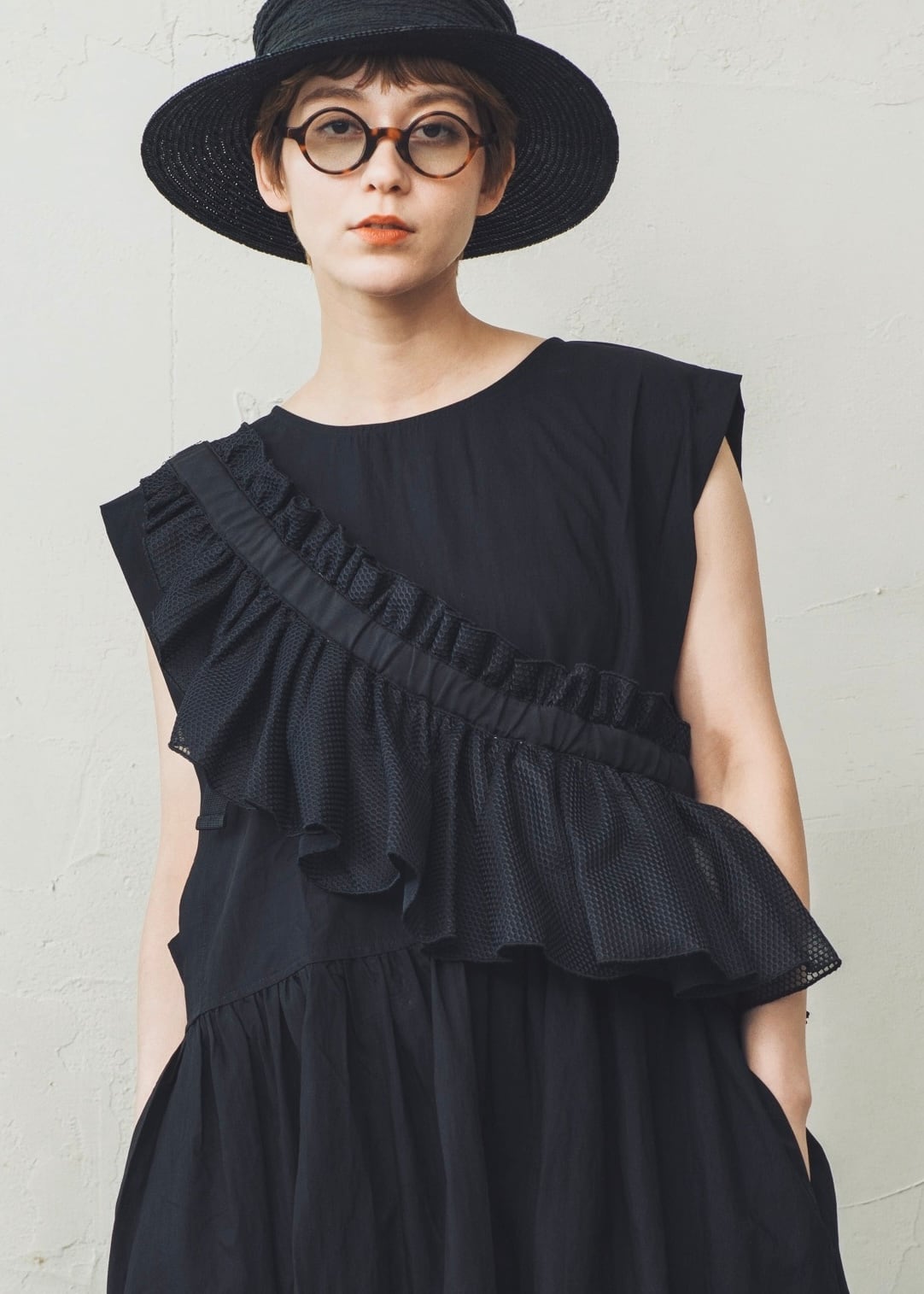 DŌRA | Versatile Ruffled Bag - BLACK