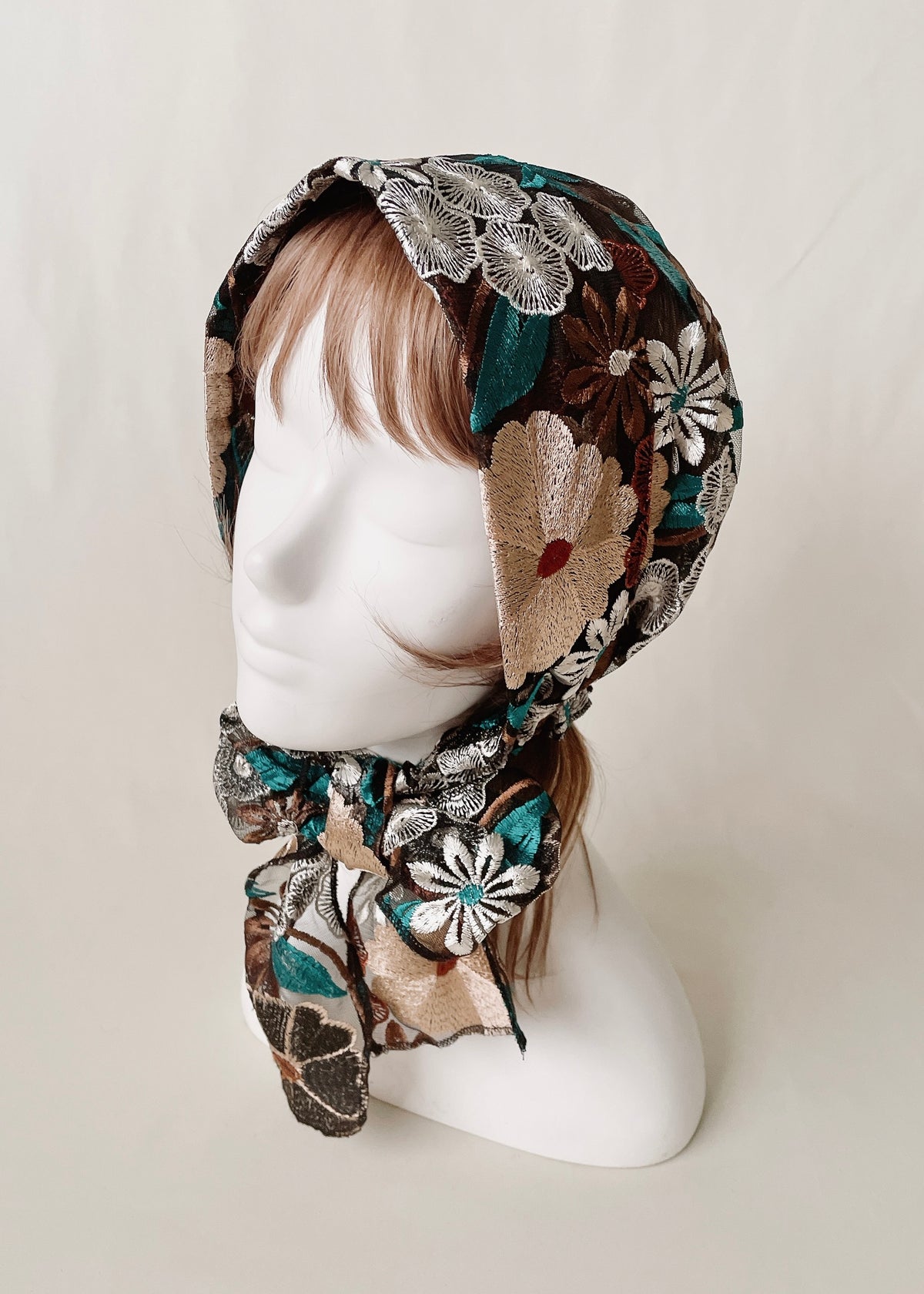 Vintage Garden | Embroidred Lace Veil Hood