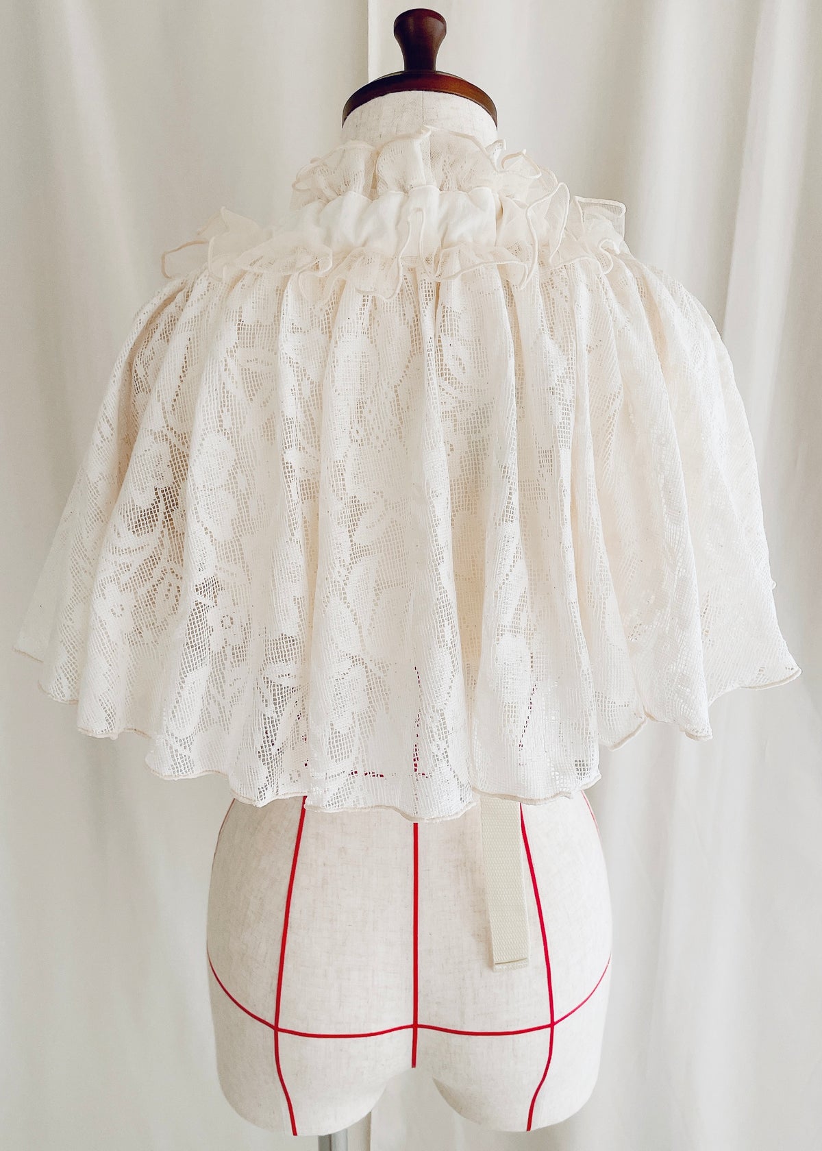 DŌRA CÎTA | Ruffled Hidden Bag - OFF WHITE