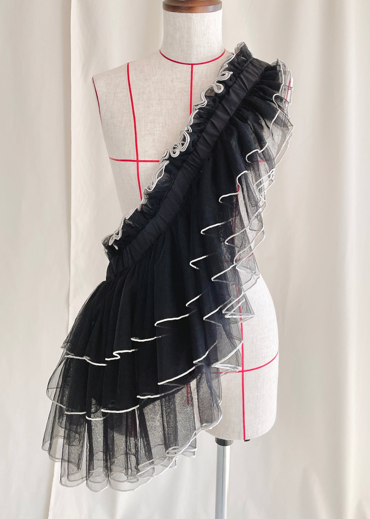DŌRA TIER Maxi | Ruffled Hidden Bag - MELLOW BLACK