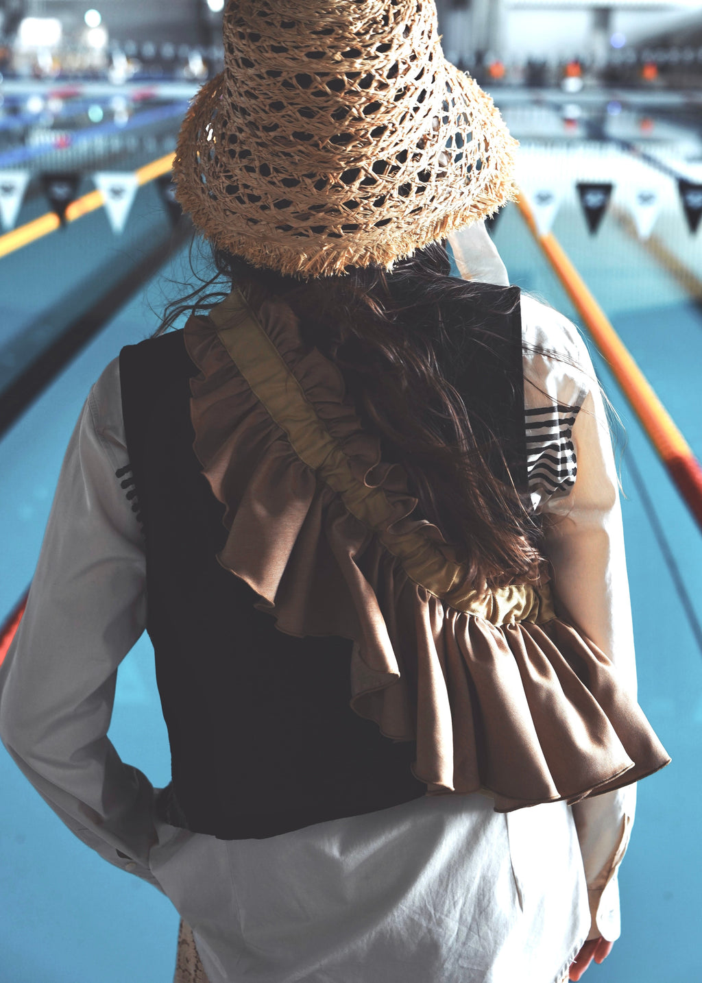 DŌRA | Versatile Ruffled Bag - SAND