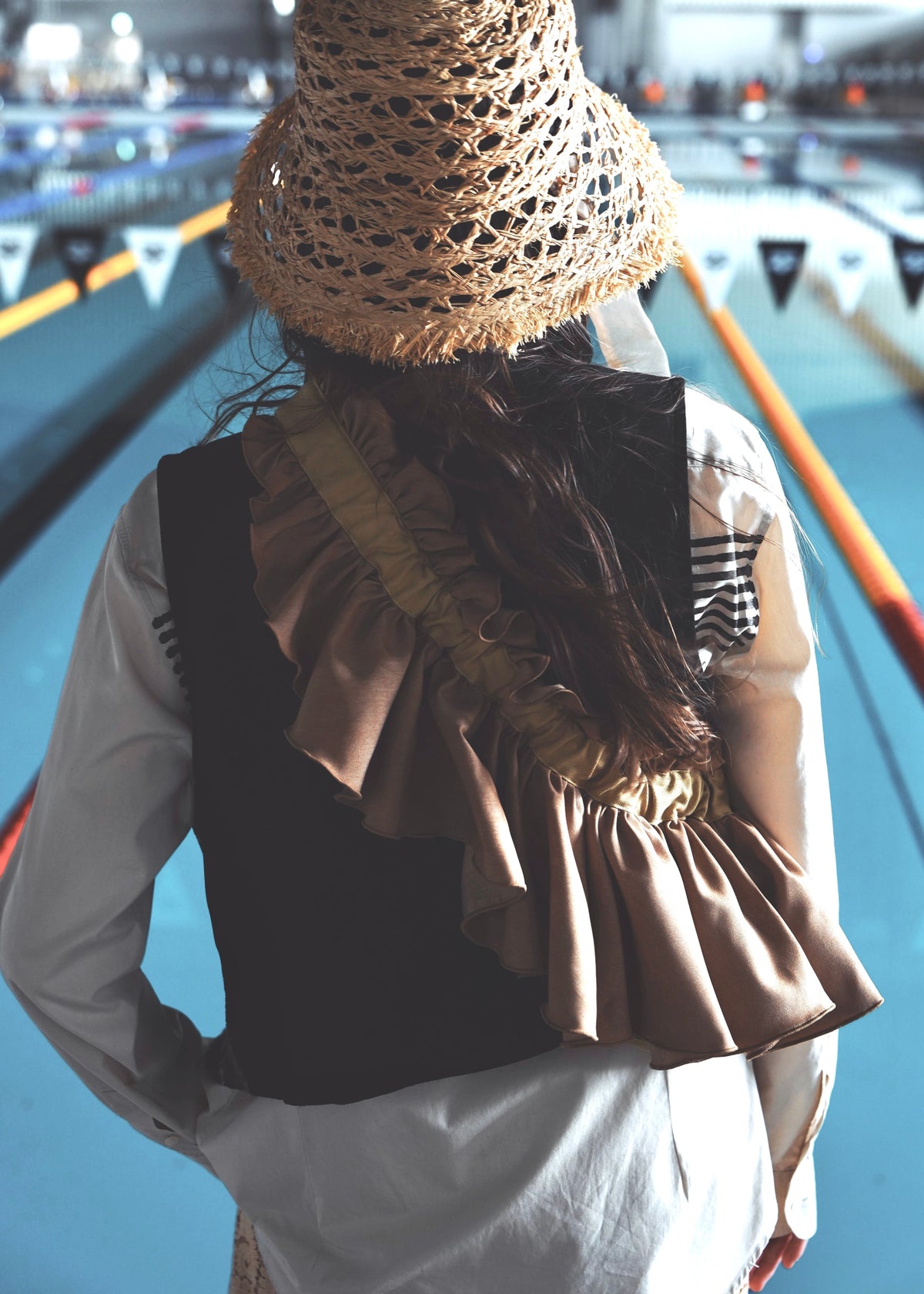 DŌRA | Versatile Ruffled Bag - SAND