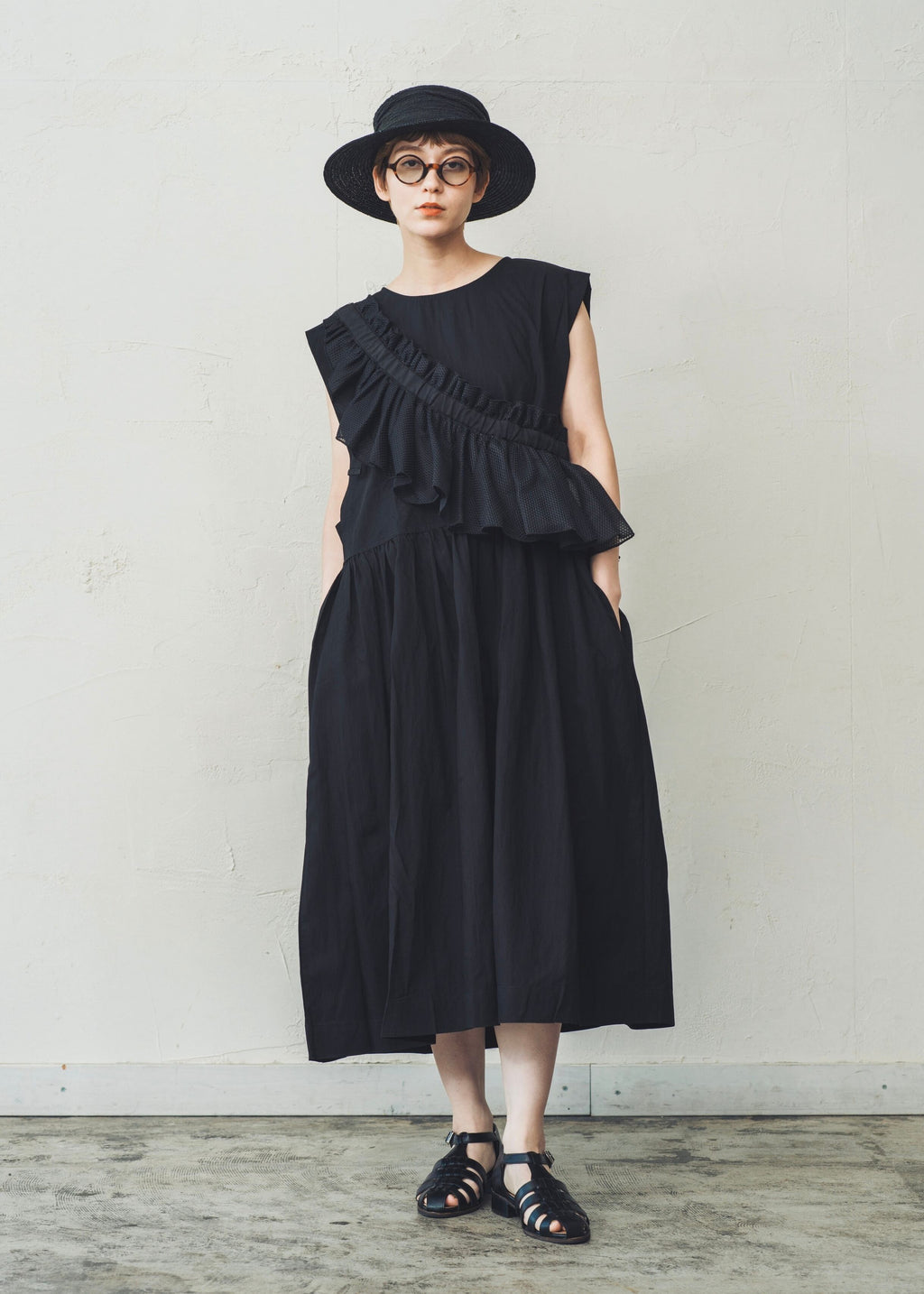 DŌRA | Versatile Ruffled Bag - BLACK