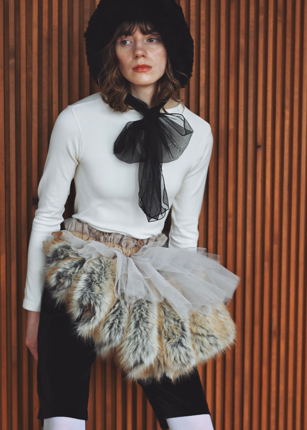DŌRA VORAN | Fur-Ruffled Hidden Bag - SAND FOX