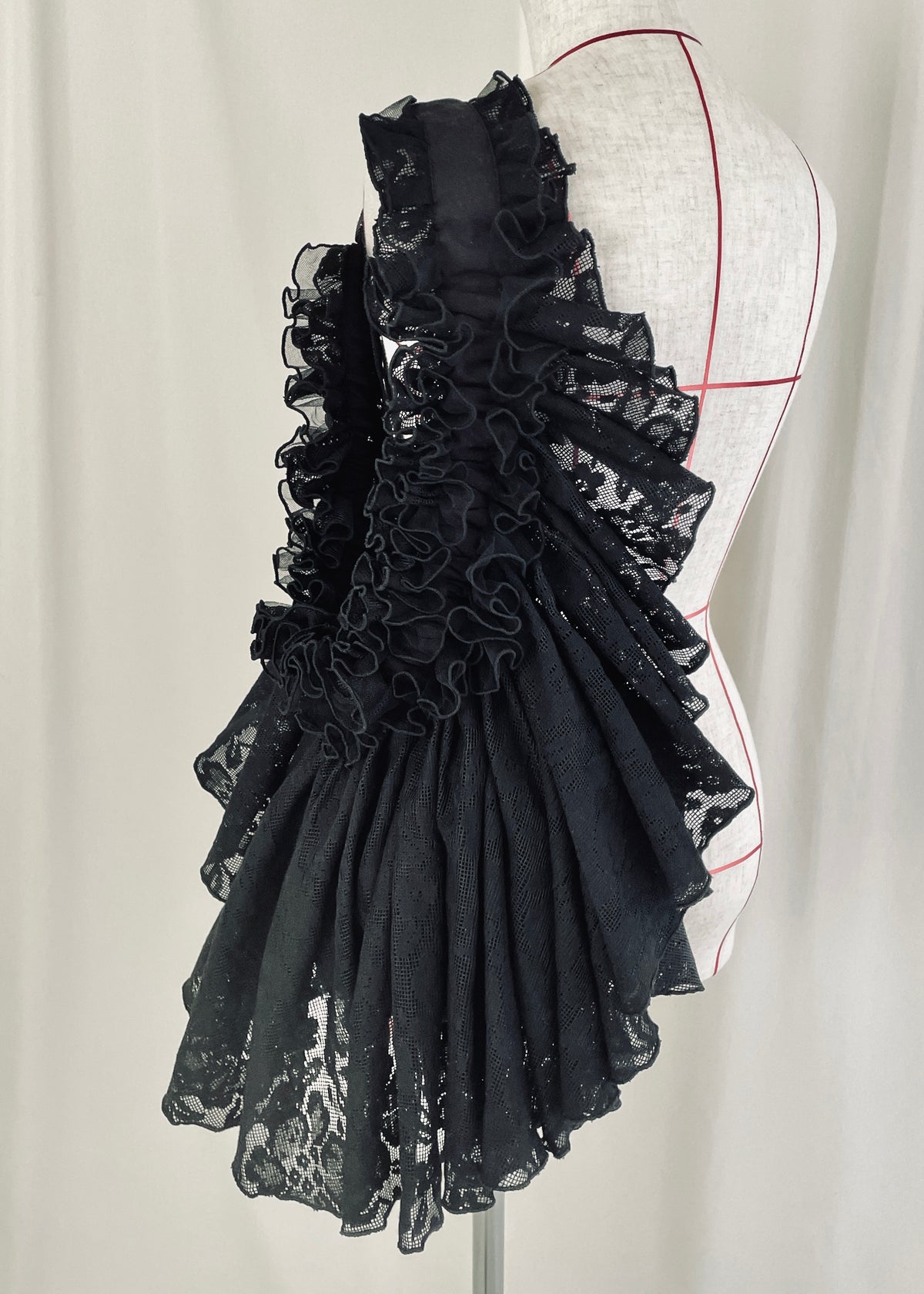 DŌRA CÎTA | Ruffled Hidden Bag - OFF WHITE