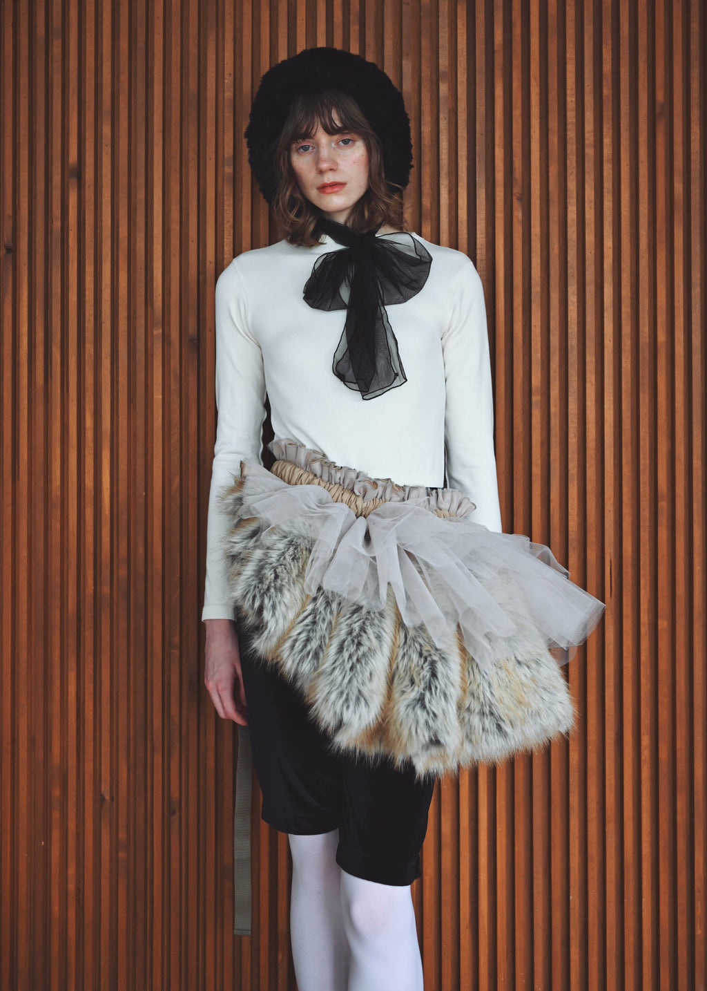 DŌRA VORAN | Fur-Ruffled Hidden Bag - SAND FOX