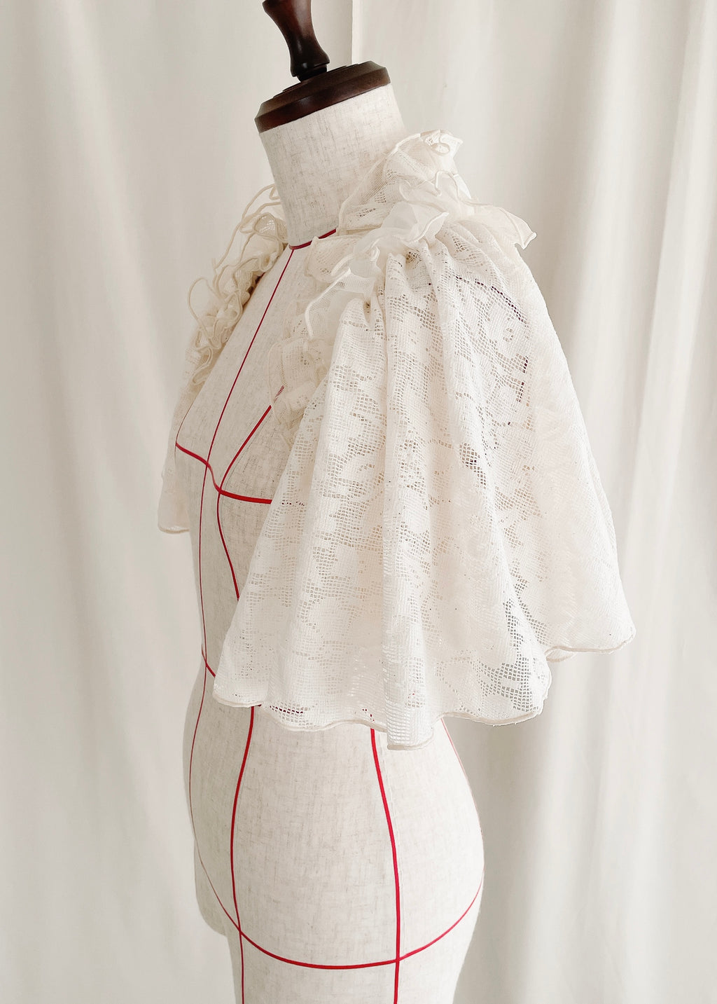 DŌRA CÎTA | Ruffled Hidden Bag - OFF WHITE