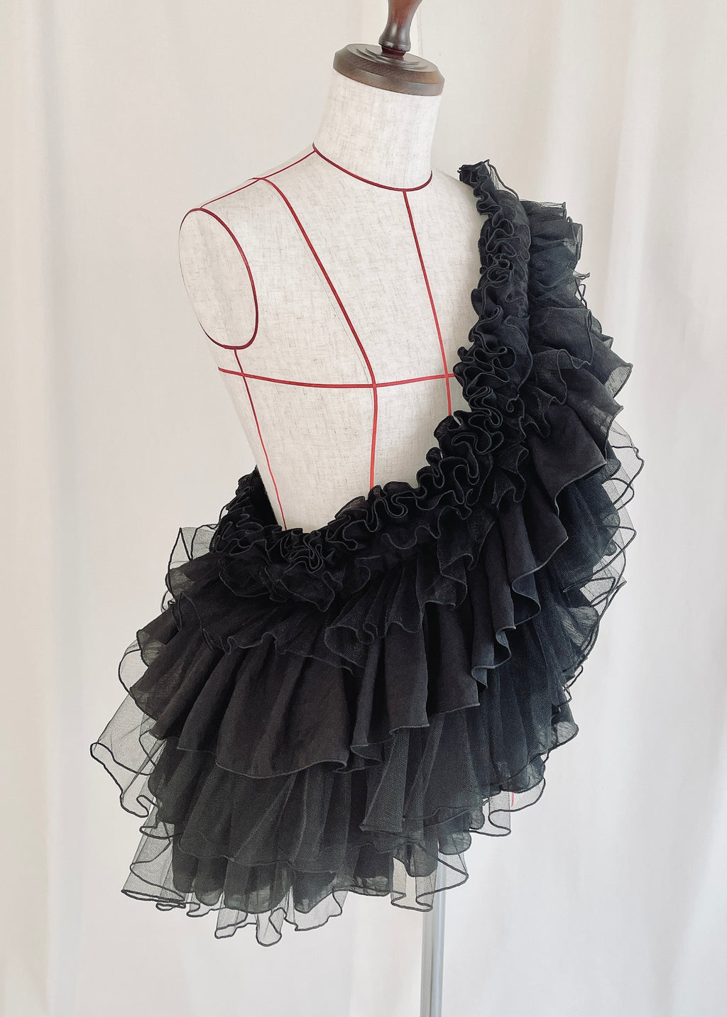 DŌRA QUAX | Ruffled Hidden Bag - NOIR