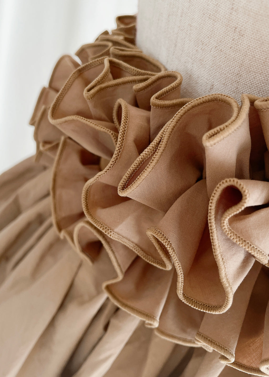 DŌRA NŌVA | Ruffled Hidden Bag - KHAKI