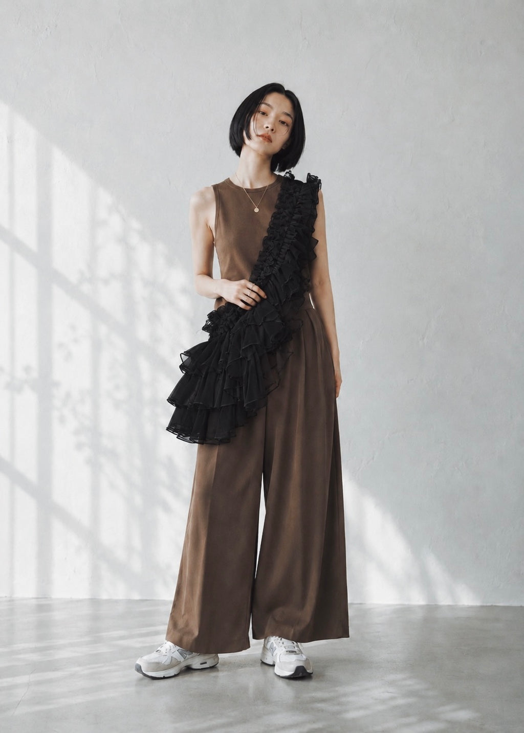 DŌRA QUAX | Ruffled Hidden Bag - NOIR