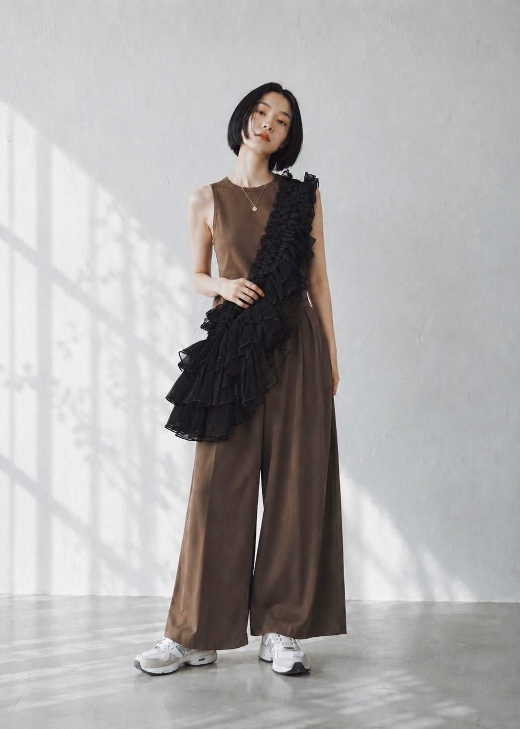 DŌRA QUAX | Ruffled Hidden Bag - NOIR