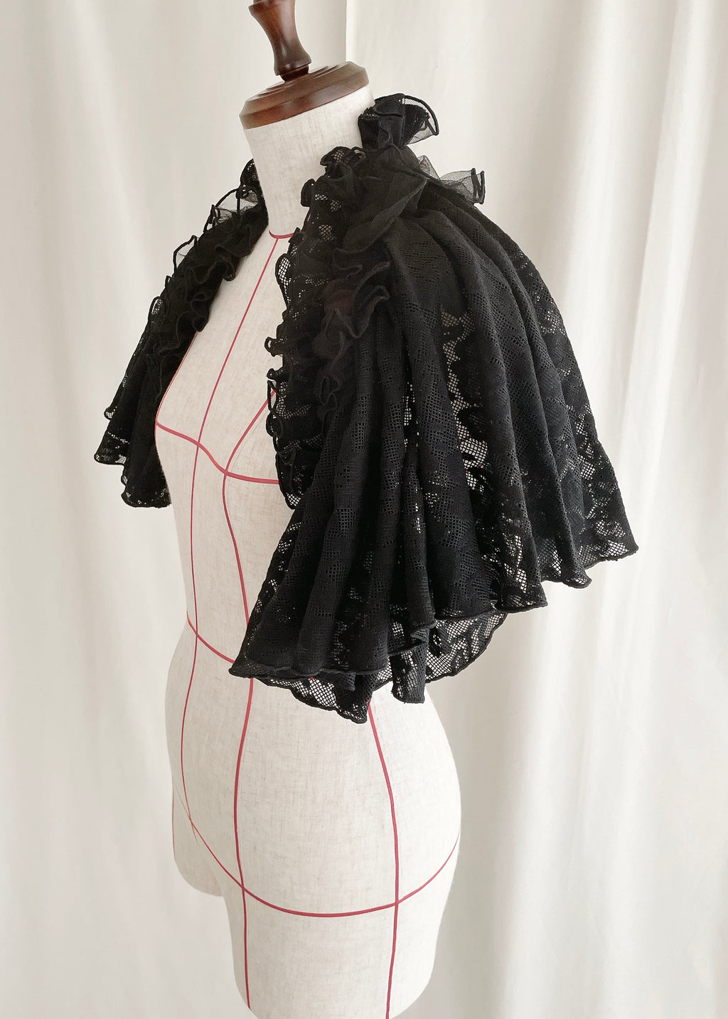 DŌRA CÎTA | Ruffled Hidden Bag - OFF WHITE