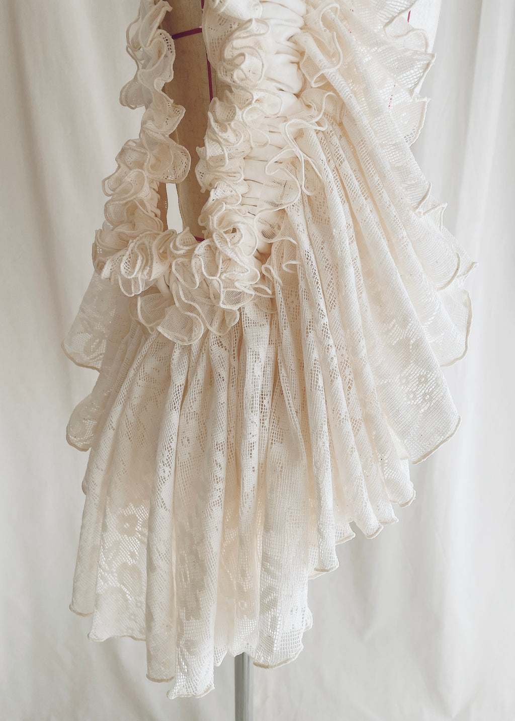 DŌRA CÎTA | Ruffled Hidden Bag - OFF WHITE
