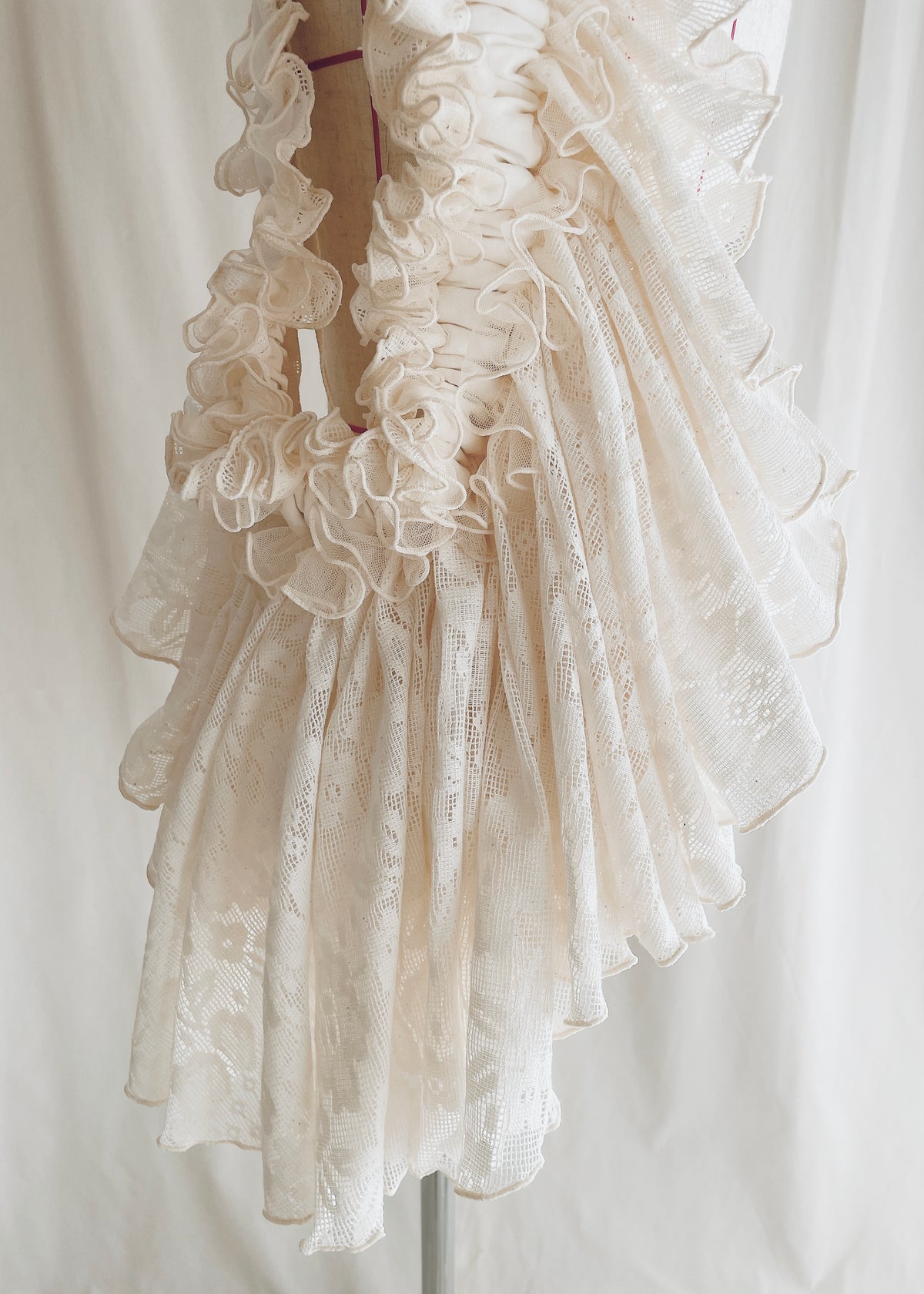 DŌRA CÎTA | Ruffled Hidden Bag - OFF WHITE