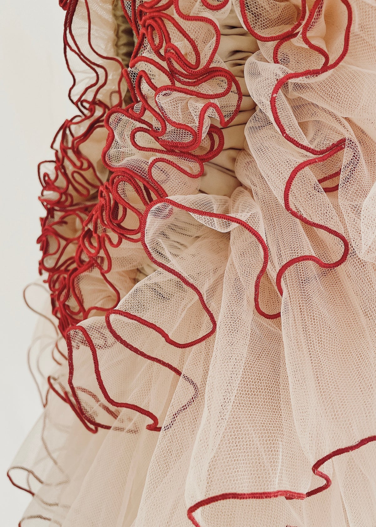 DŌRA TIÉRE | Ruffled Hidden Bag - FIG SANGRIA