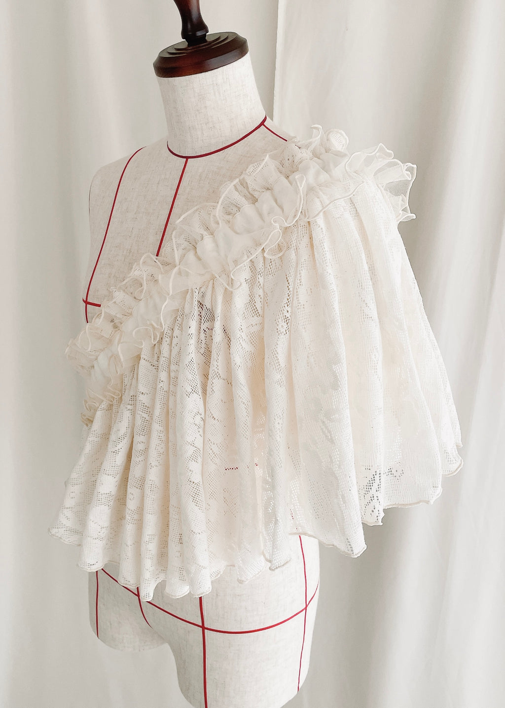 DŌRA CÎTA | Ruffled Hidden Bag - OFF WHITE