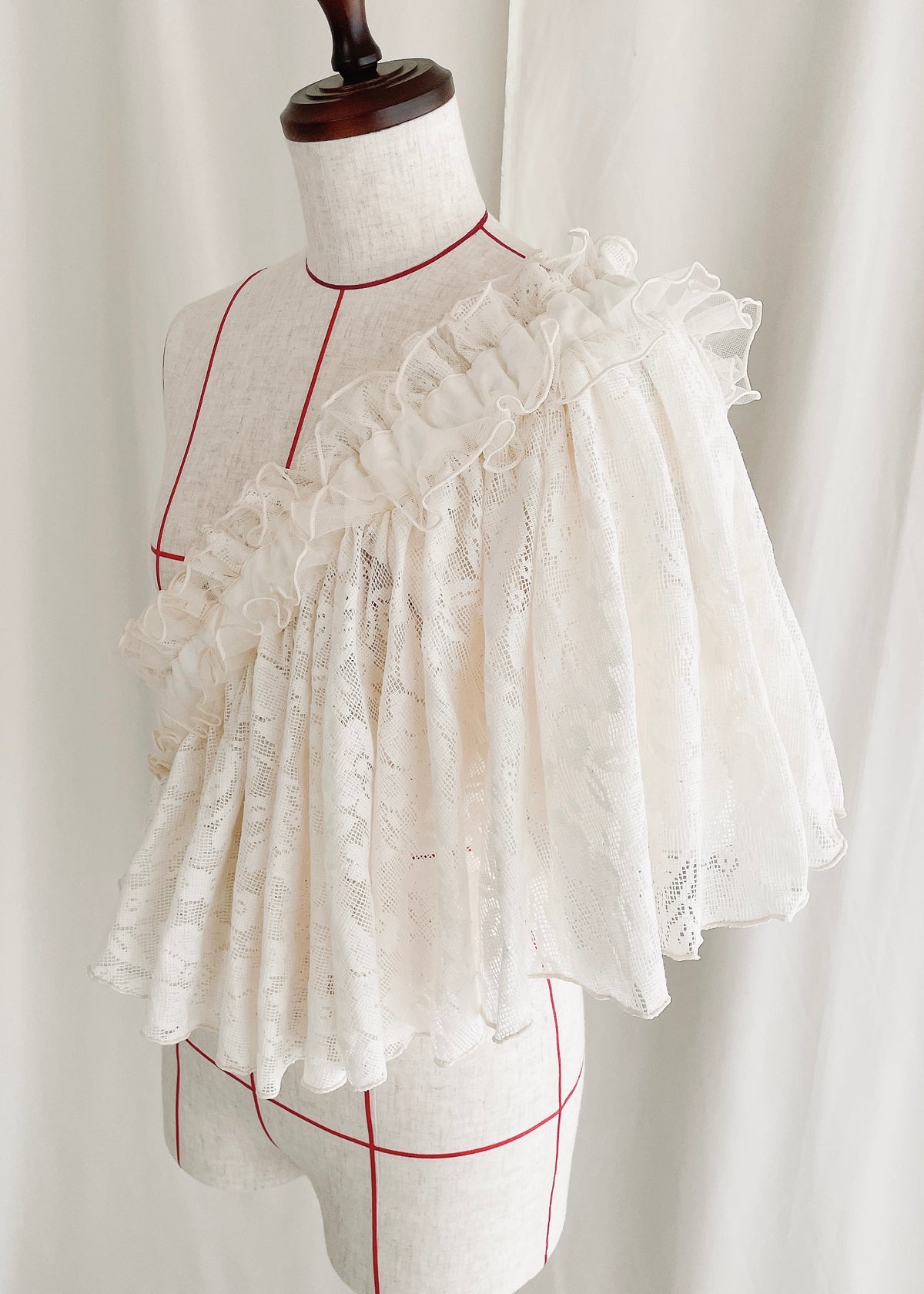 DŌRA CÎTA | Ruffled Hidden Bag - OFF WHITE