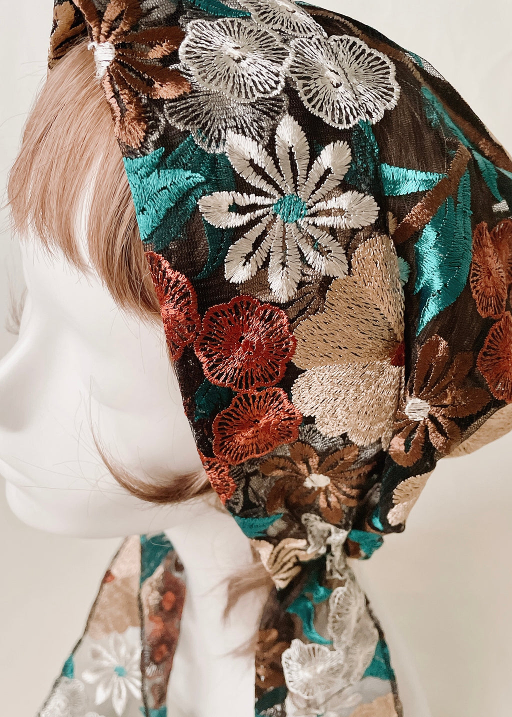 Vintage Garden | Embroidred Lace Veil Hood