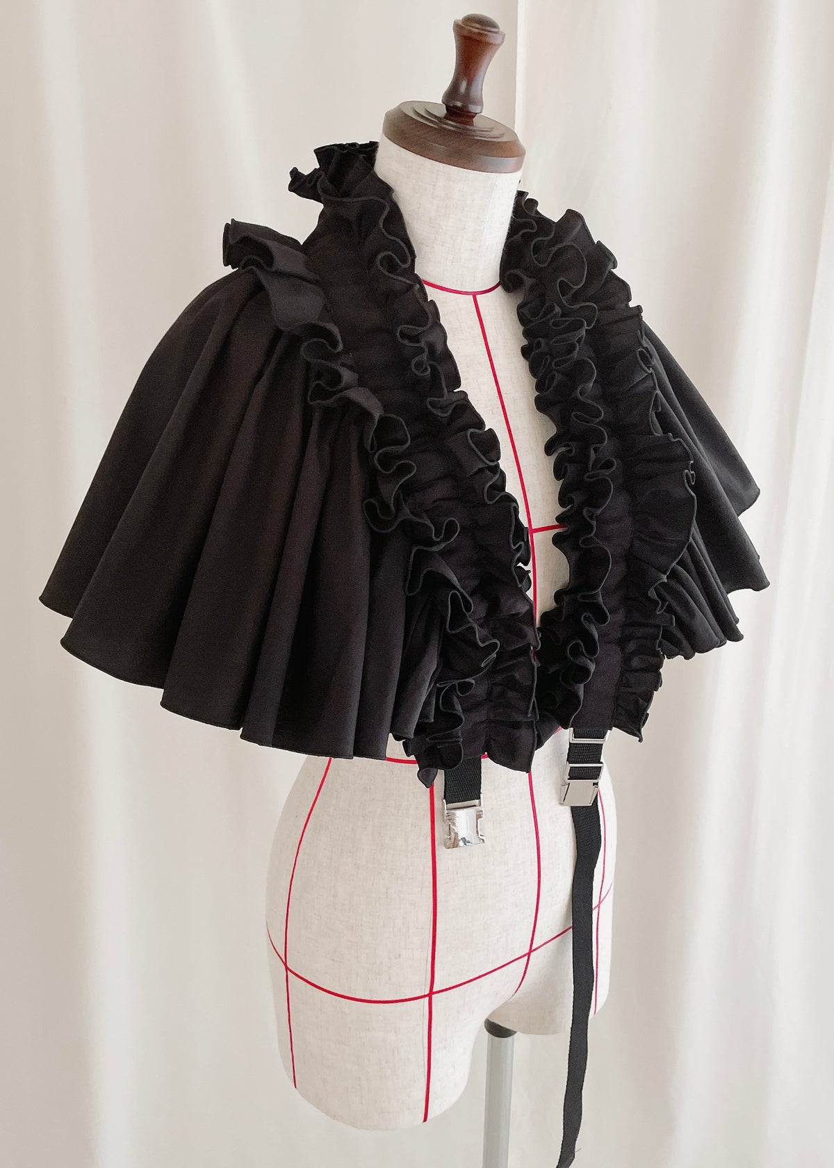 DŌRA NŌVA | Ruffled Hidden Bag - BLACK
