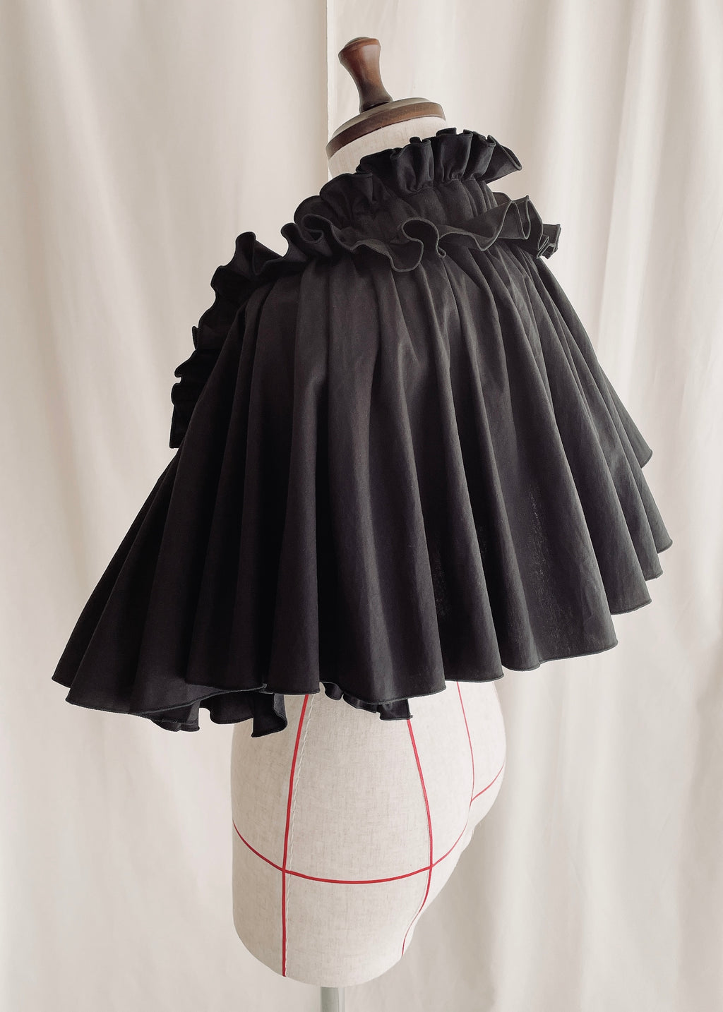 DŌRA NŌVA | Ruffled Hidden Bag - BLACK