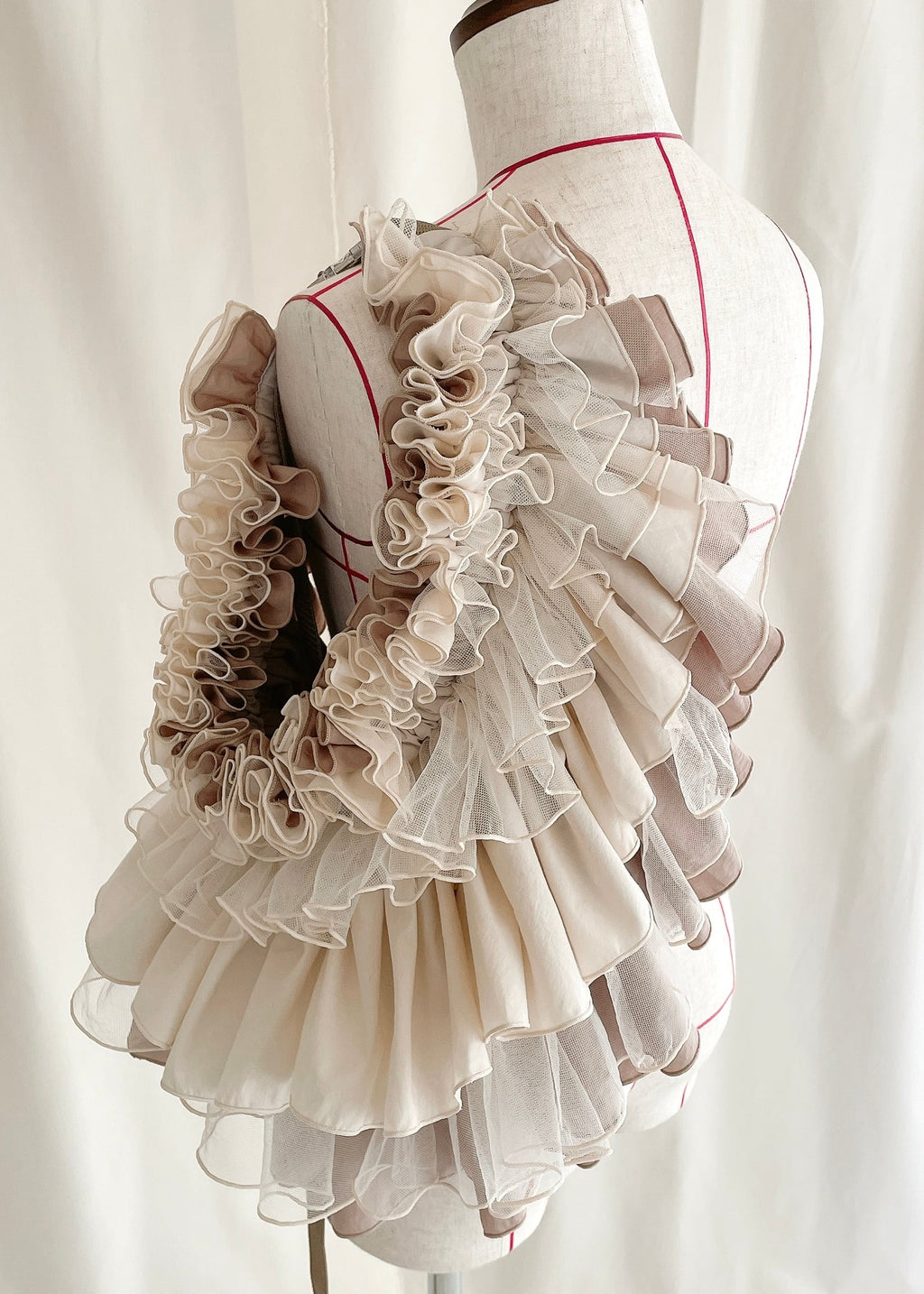DŌRA MÖRA | Versatile Ruffled Bag - LATTE BEIGE