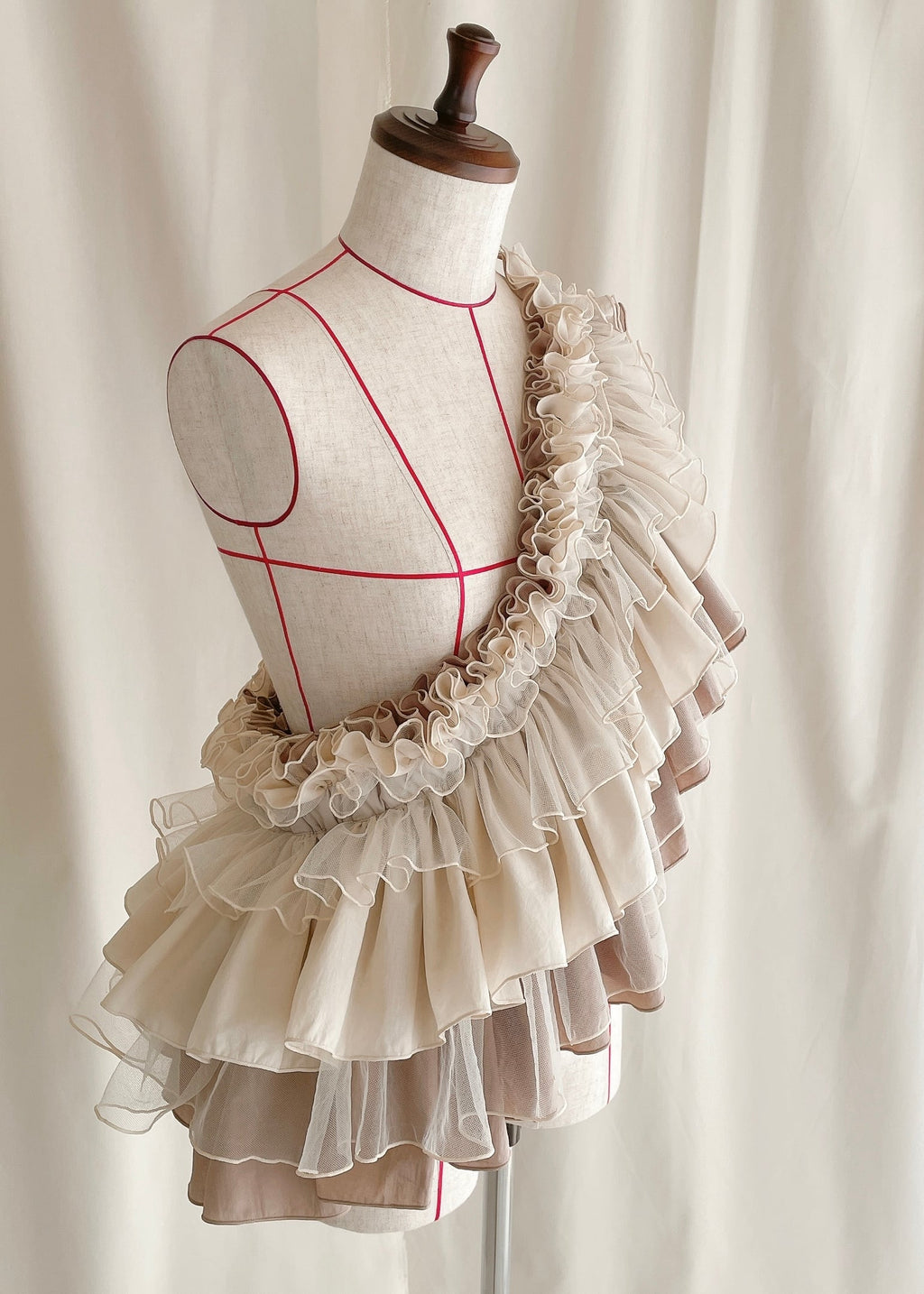 DŌRA MÖRA | Versatile Ruffled Bag - LATTE BEIGE