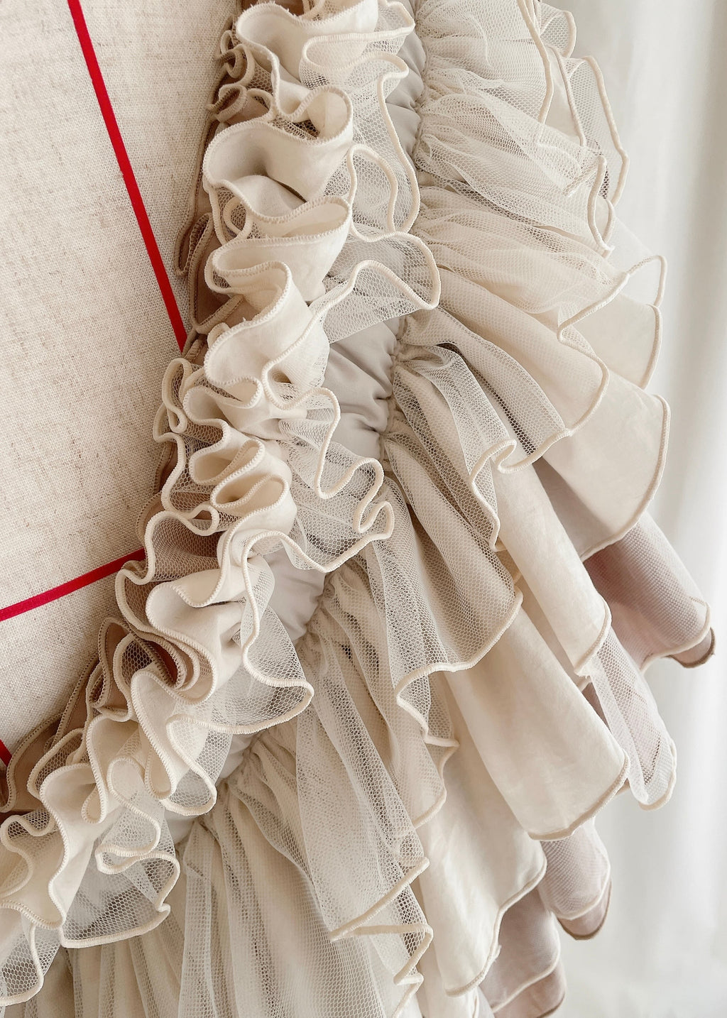 DŌRA MÖRA | Versatile Ruffled Bag - LATTE BEIGE