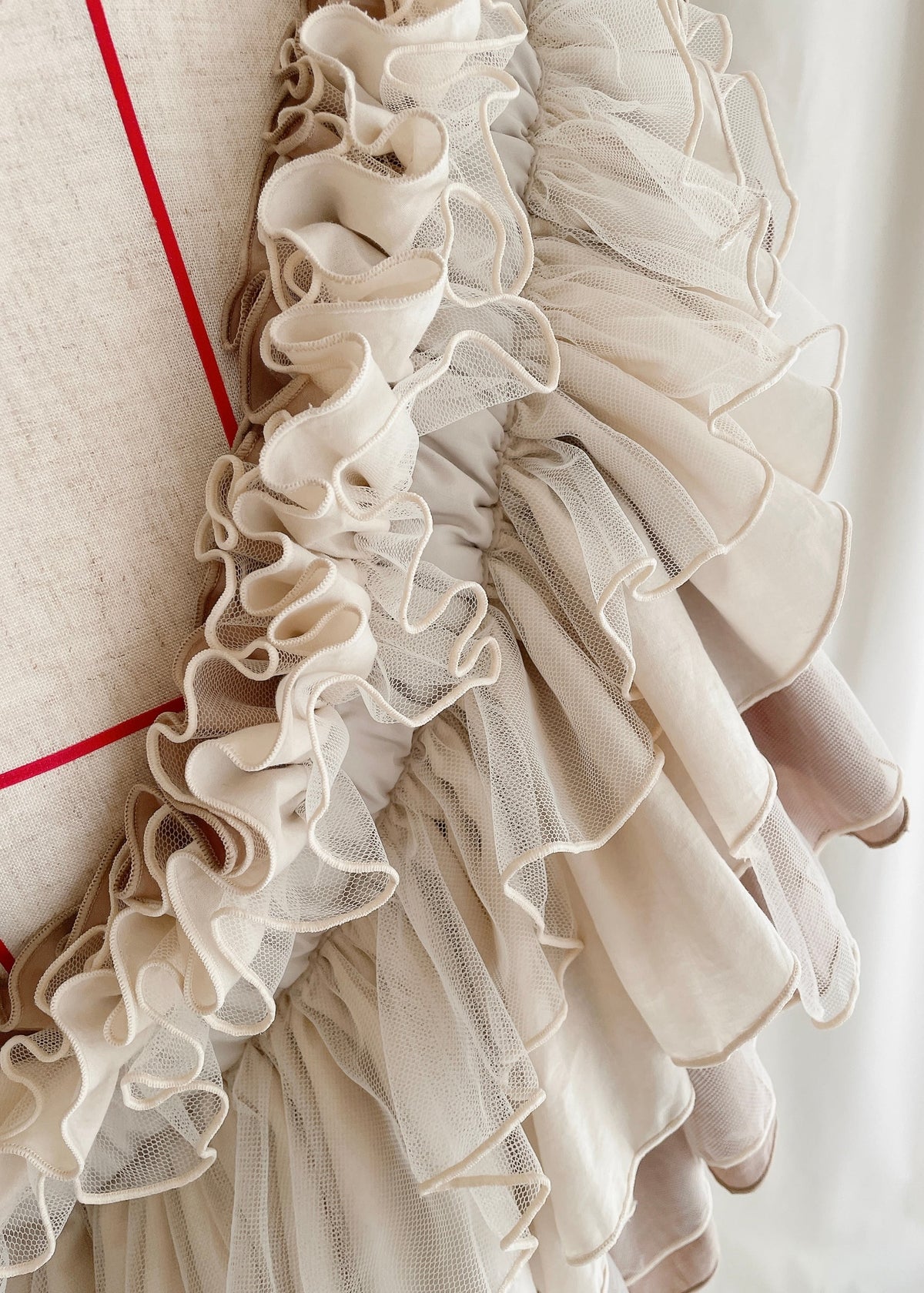 DŌRA MÖRA | Versatile Ruffled Bag - LATTE BEIGE