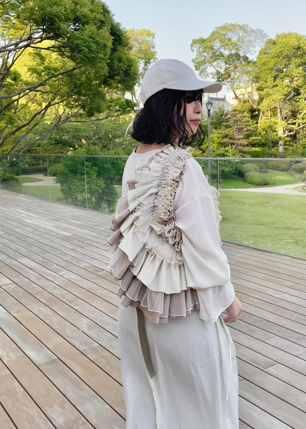 DŌRA MÖRA | Versatile Ruffled Bag - LATTE BEIGE