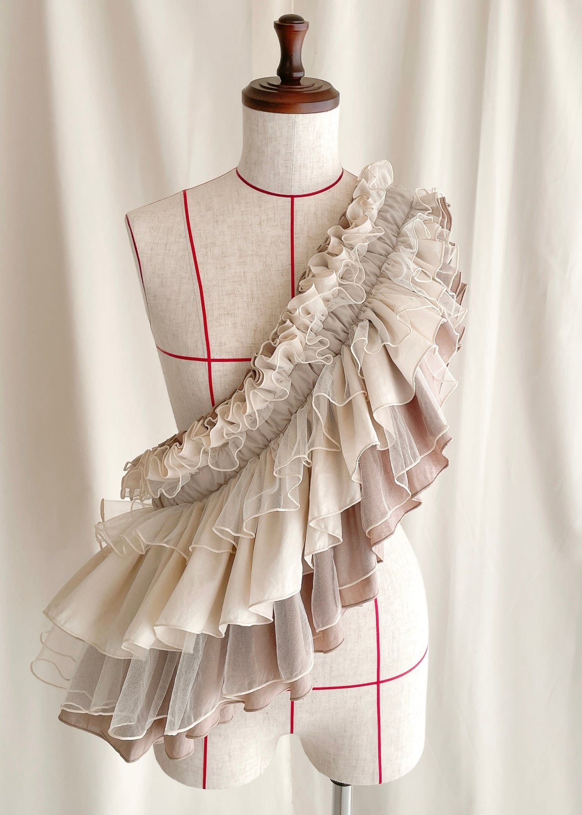 DŌRA MÖRA | Versatile Ruffled Bag - LATTE BEIGE