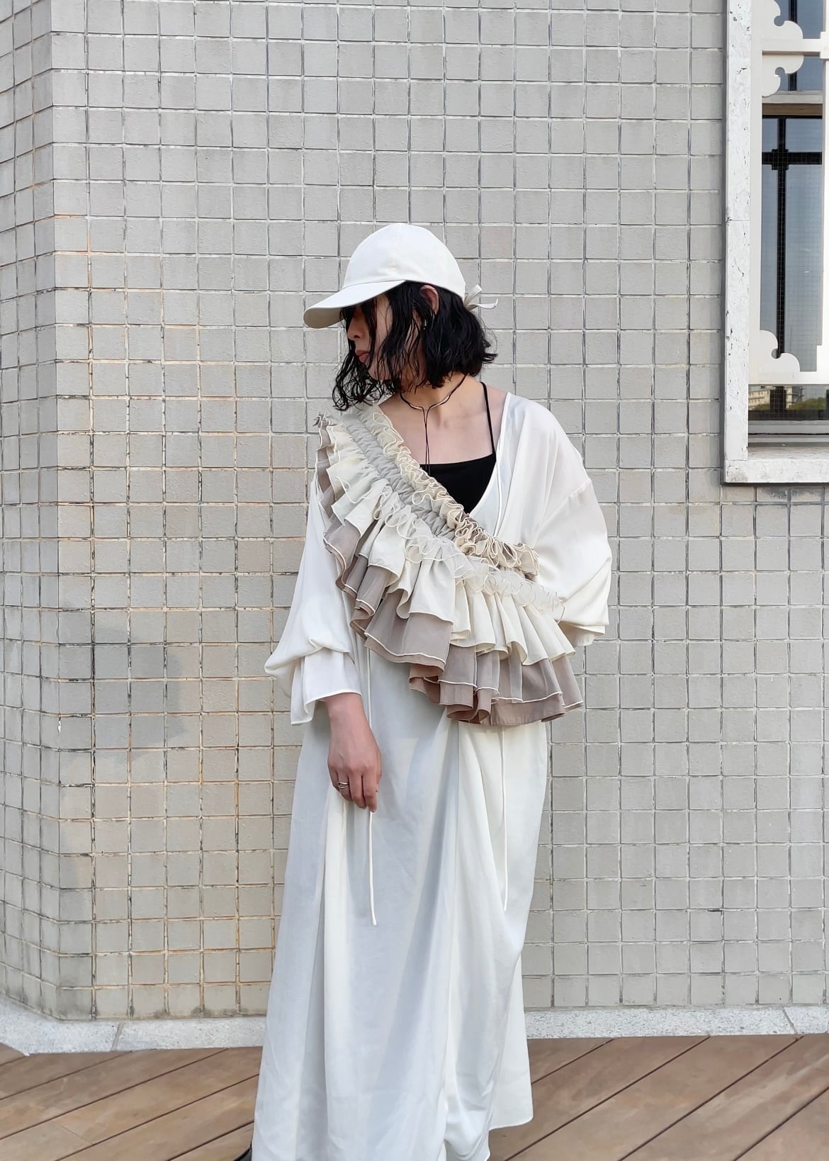 DŌRA MÖRA | Versatile Ruffled Bag - LATTE BEIGE