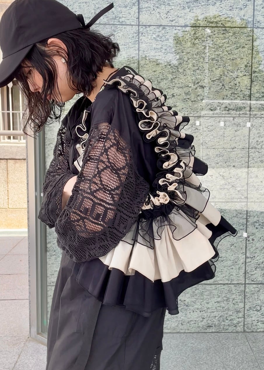 DŌRA MÖRA | Versatile Ruffled Bag - LAMP BLACK