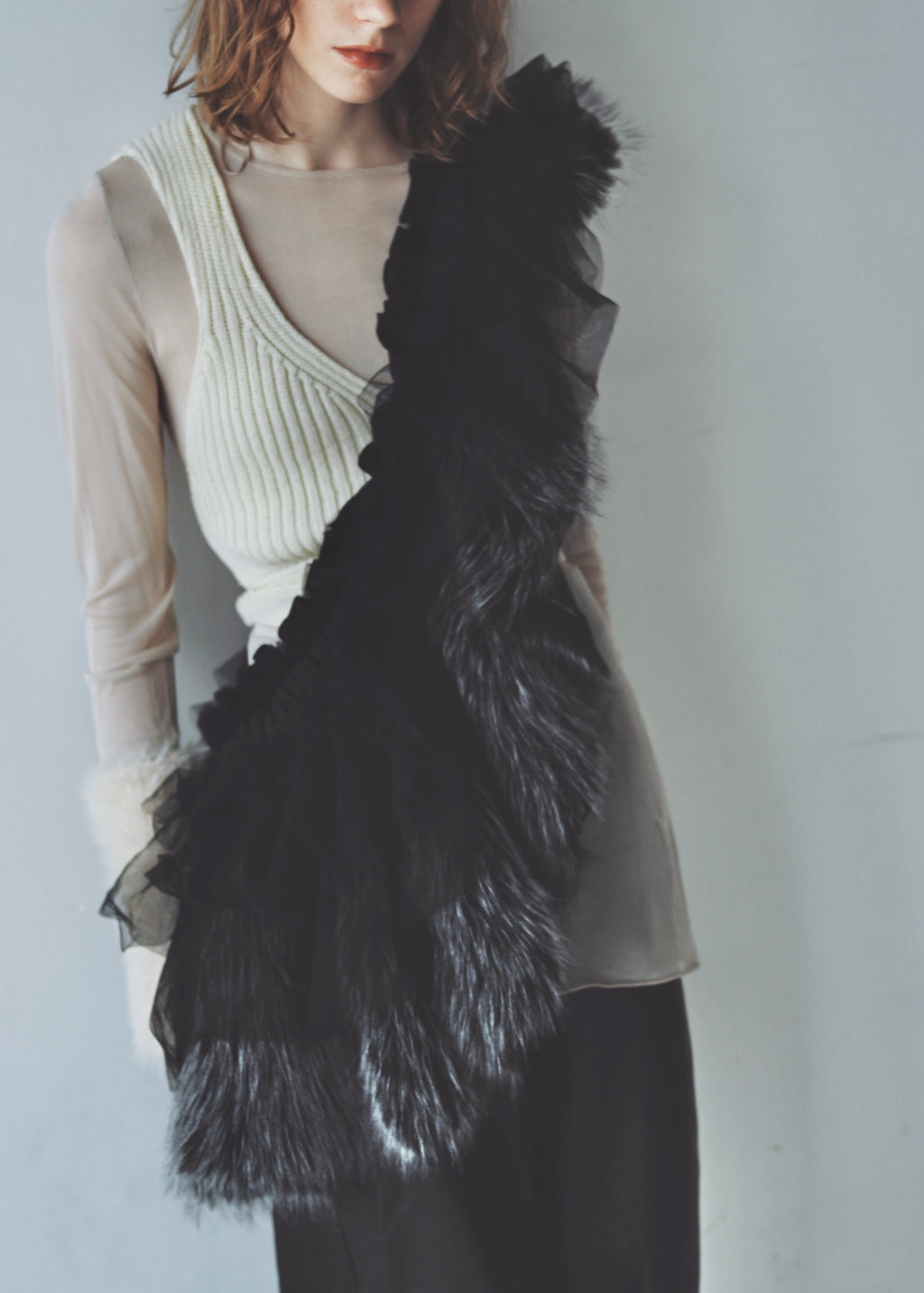 DŌRA VORAN | Fur-Ruffled Hidden Bag - NOIR FOX