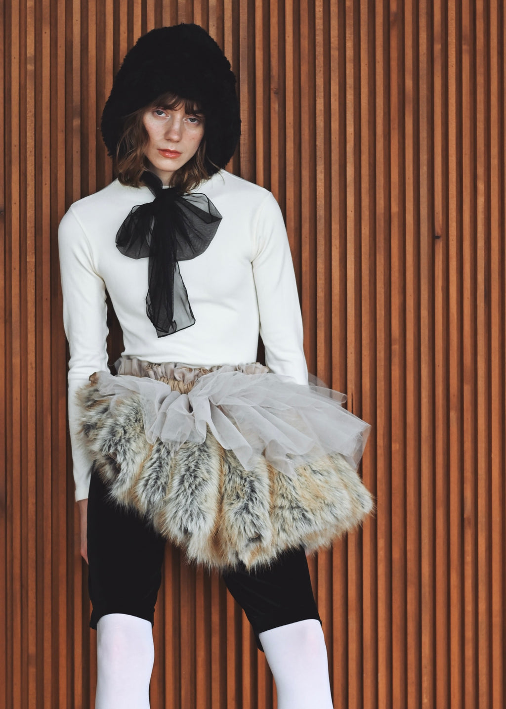 DŌRA VORAN | Fur-Ruffled Hidden Bag - SAND FOX