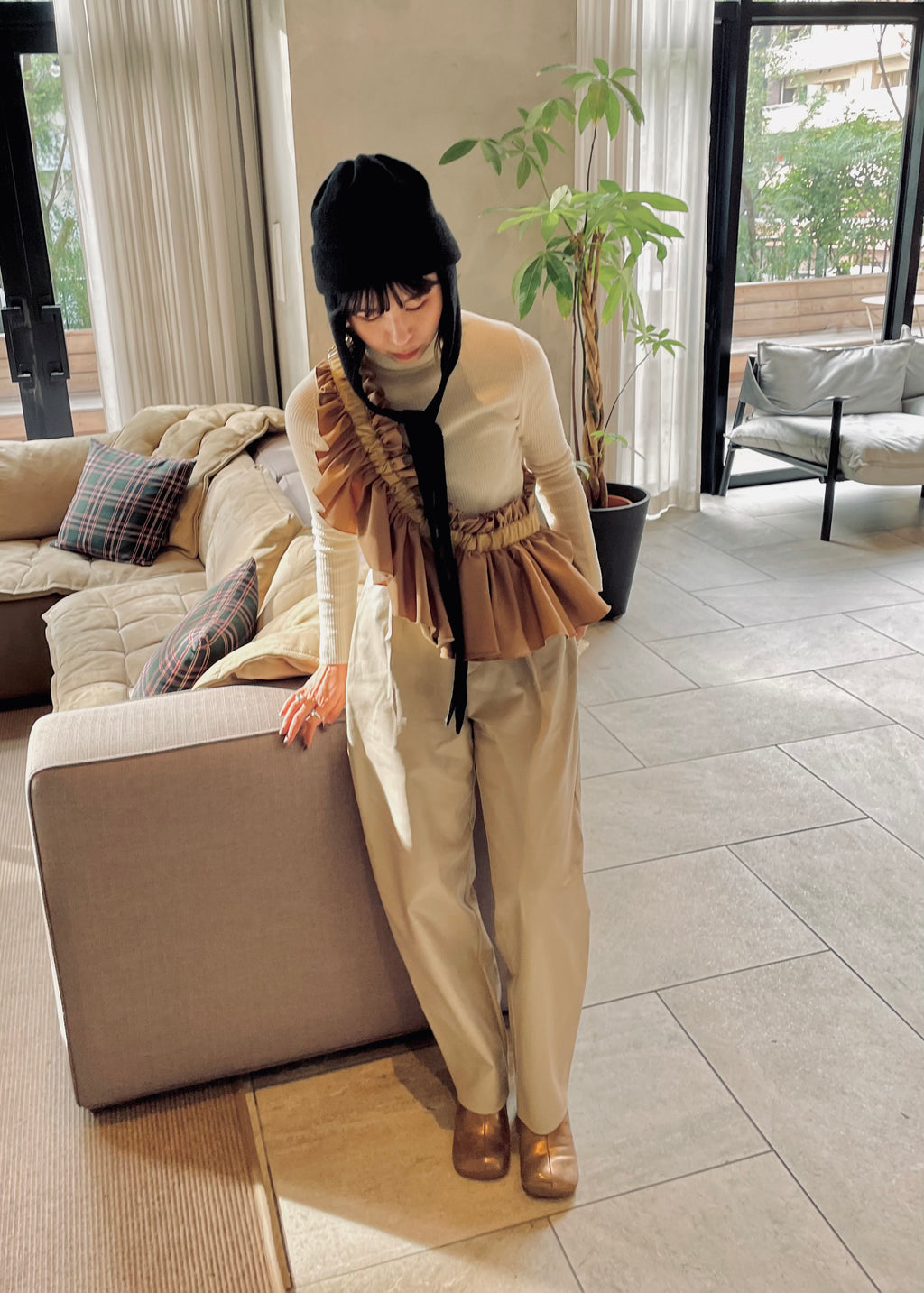 DŌRA | Versatile Ruffled Bag - SAND