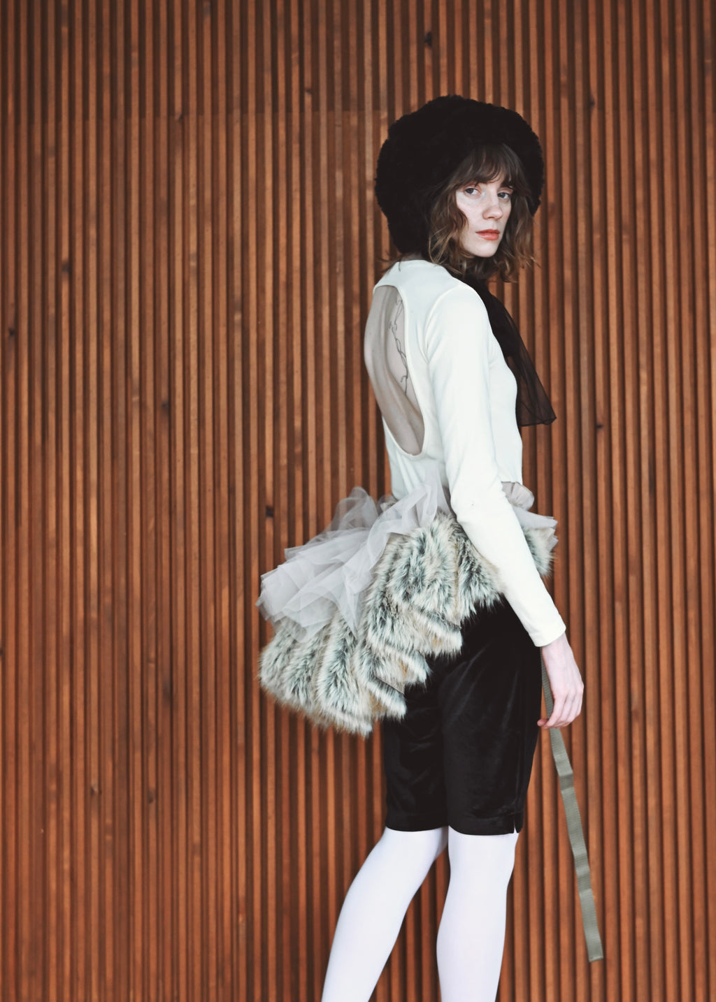 DŌRA VORAN | Fur-Ruffled Hidden Bag - SAND FOX