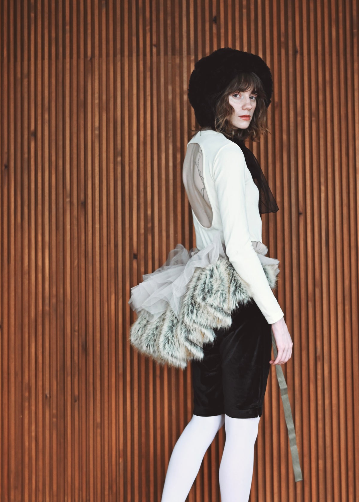 DŌRA VORAN | Fur-Ruffled Hidden Bag - SAND FOX