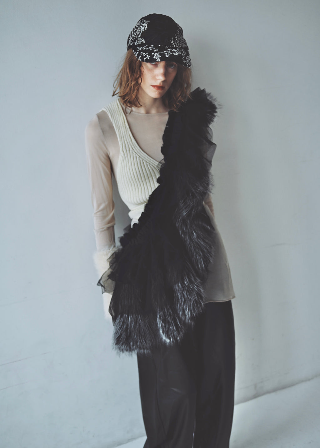 DŌRA VORAN | Fur-Ruffled Hidden Bag - NOIR FOX