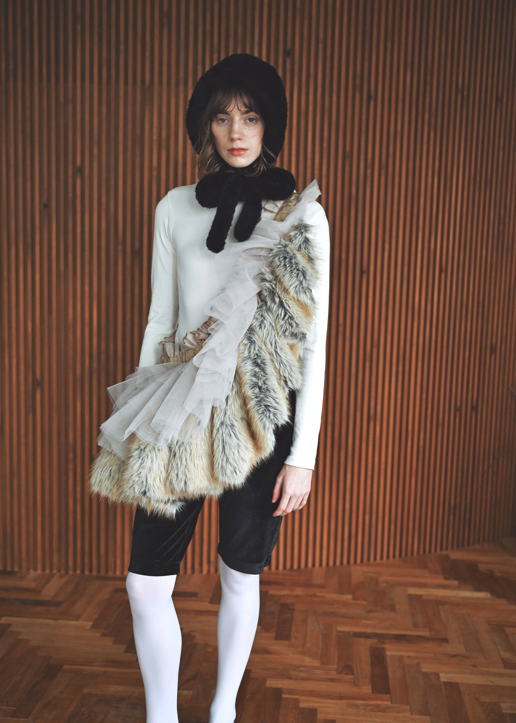 DŌRA VORAN | Fur-Ruffled Hidden Bag - SAND FOX