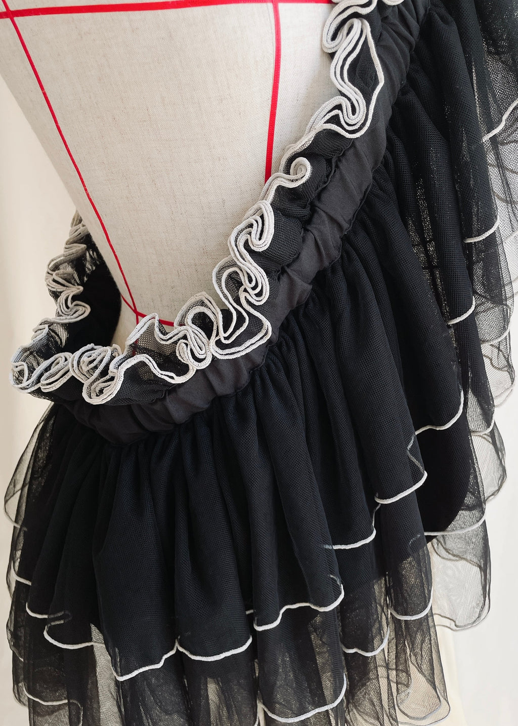 DŌRA TIER Maxi | Ruffled Hidden Bag - MELLOW BLACK