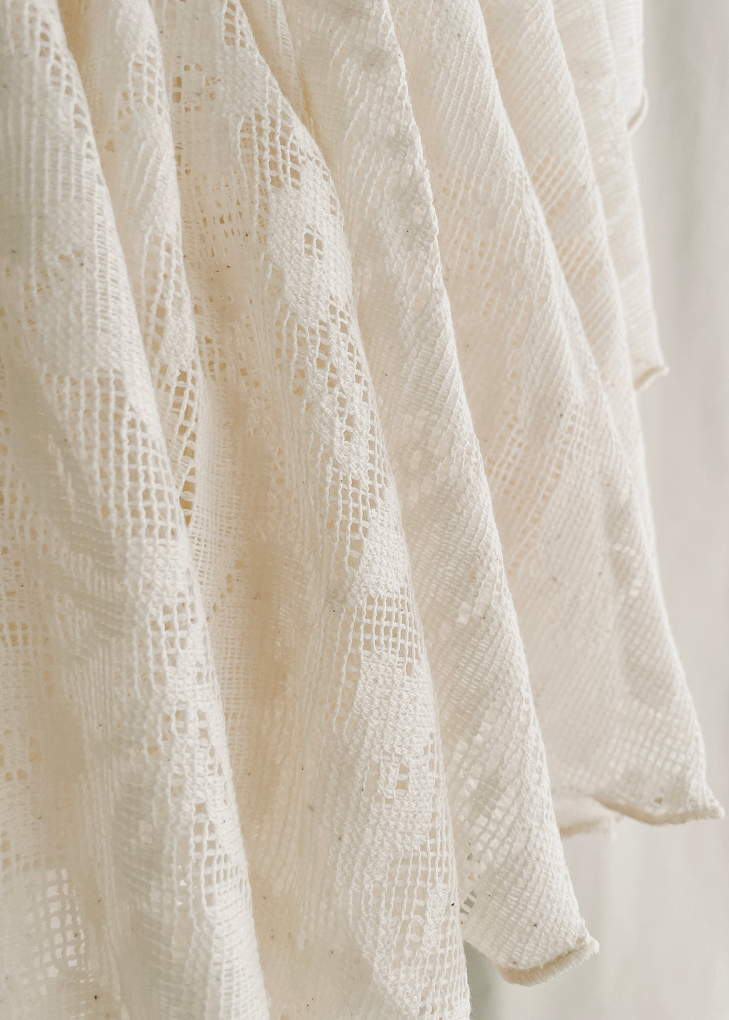 DŌRA CÎTA | Ruffled Hidden Bag - OFF WHITE