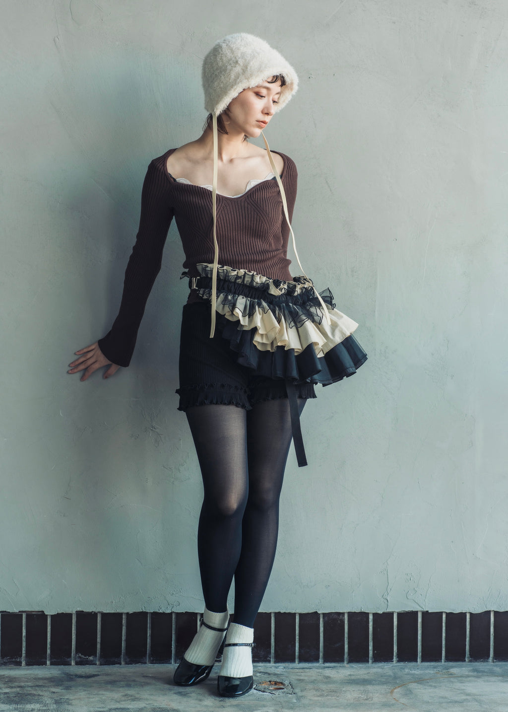 DŌRA MÖRA | Versatile Ruffled Bag - LAMP BLACK