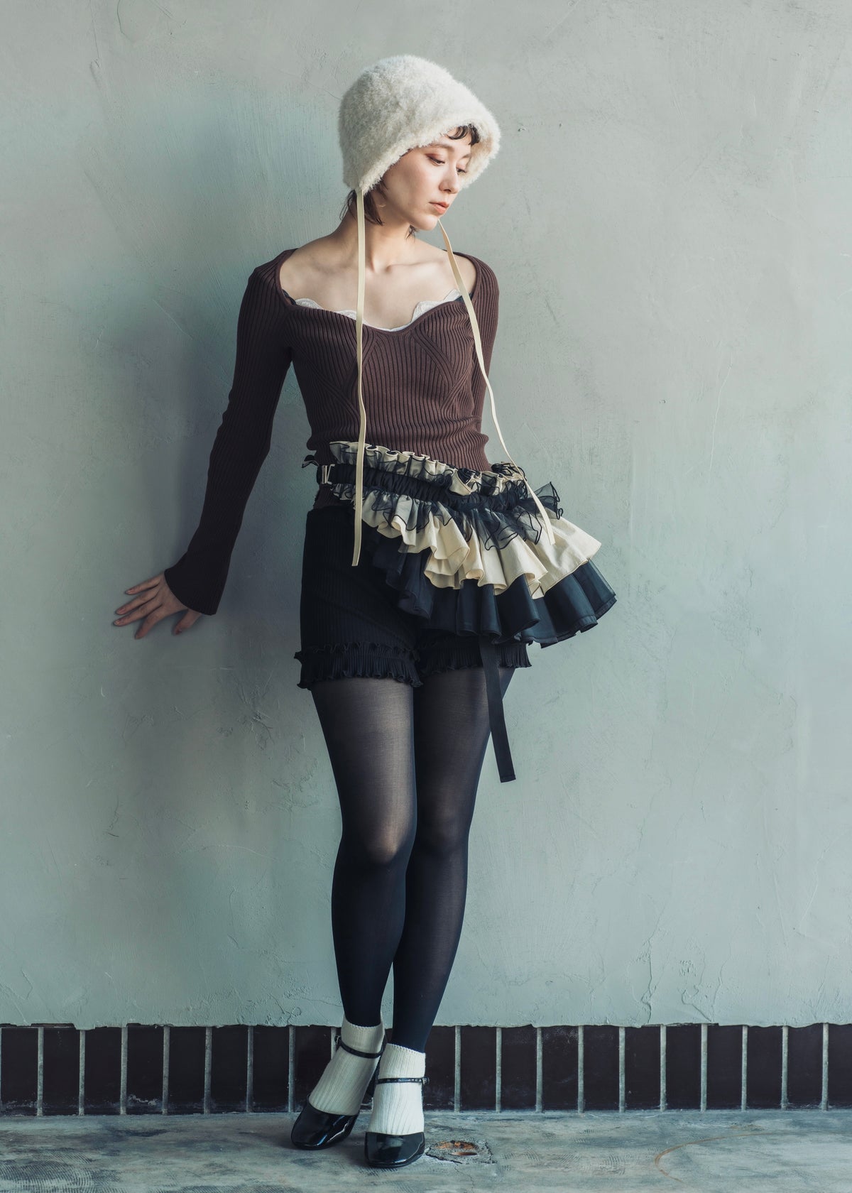 DŌRA MÖRA | Versatile Ruffled Bag - LAMP BLACK