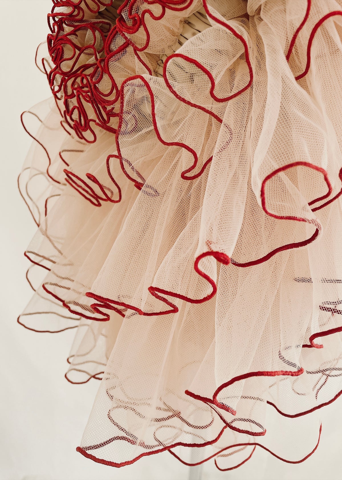DŌRA TIÉRE | Ruffled Hidden Bag - FIG SANGRIA