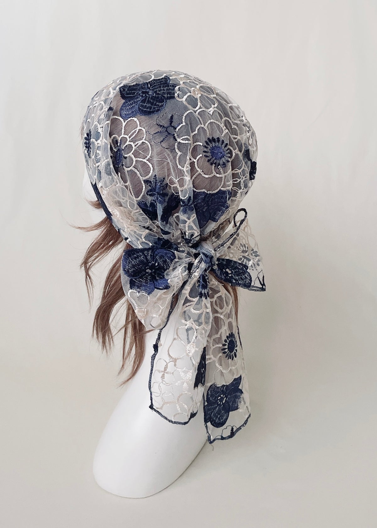 Anemone | Embroidred Lace Veil Hood